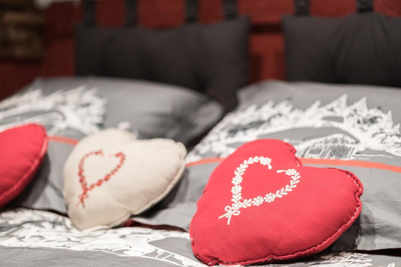 Le Nid D'Aigle Apartment เลอุชส์ ภายนอก รูปภาพ