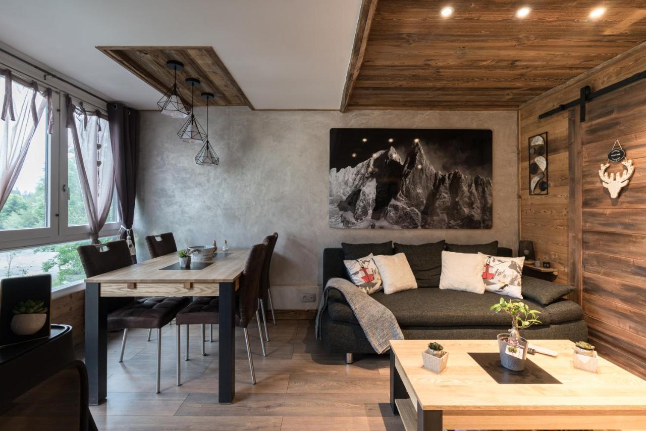 Le Nid D'Aigle Apartment เลอุชส์ ภายนอก รูปภาพ