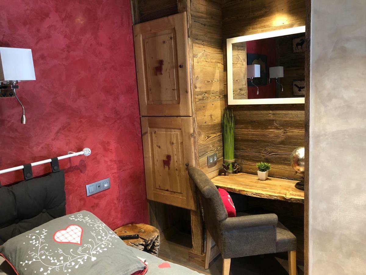 Le Nid D'Aigle Apartment เลอุชส์ ภายนอก รูปภาพ